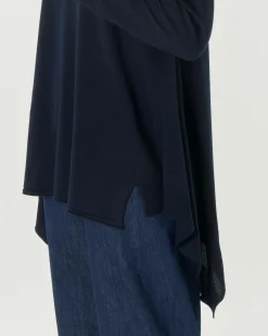 Maglia girocollo blu ampia in lana merino con fondo più lungo a punte sul retro