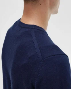 Maglia girocollo Fred Perry blu in misto lana merino e cotone con logo bianco