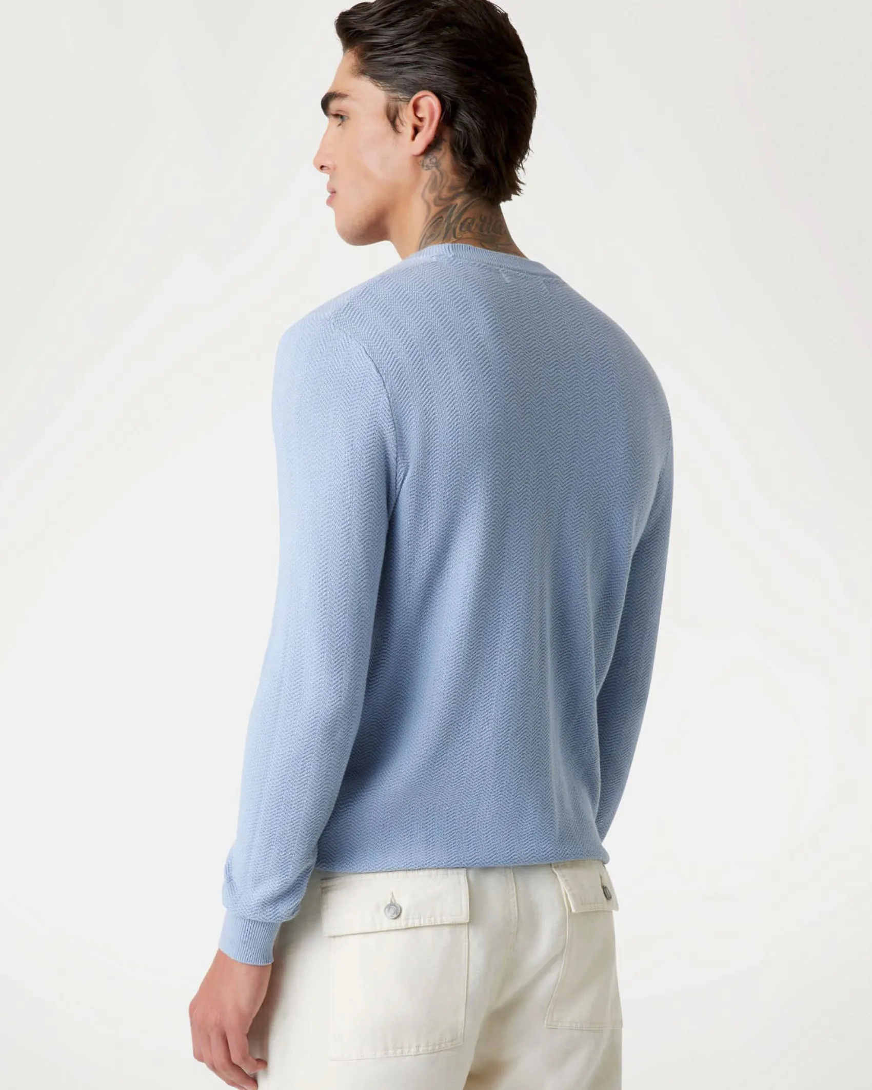Maglia girocollo Guess azzurra in cotone e modal lavorata chevron