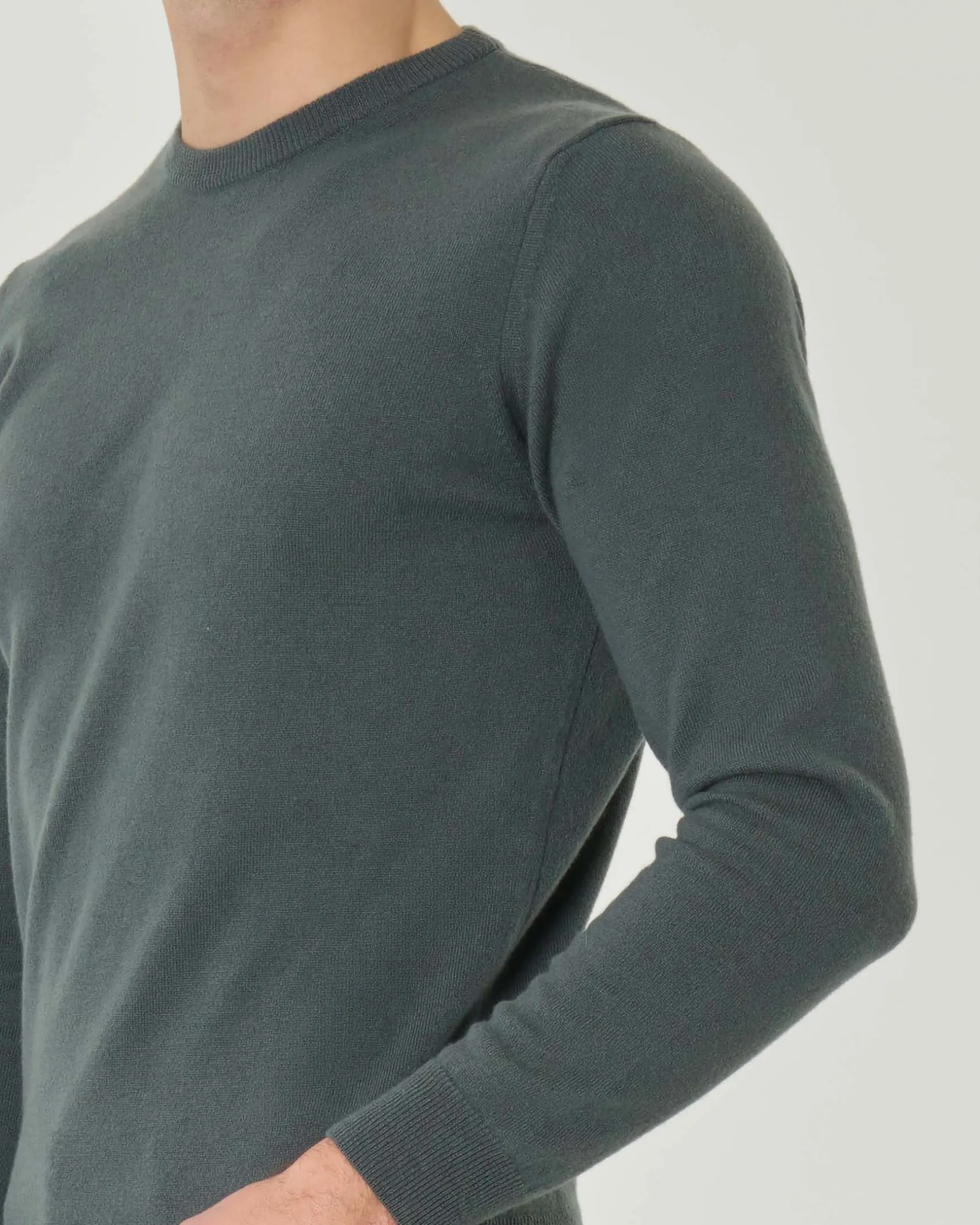 Maglia girocollo Pellizzari verde salvia in misto lana e cachemire finezza 12