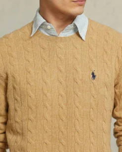 Maglia girocollo Polo Ralph Lauren color cammello in lana e cashmere lavorata a trecce con logo pony ricamato blu