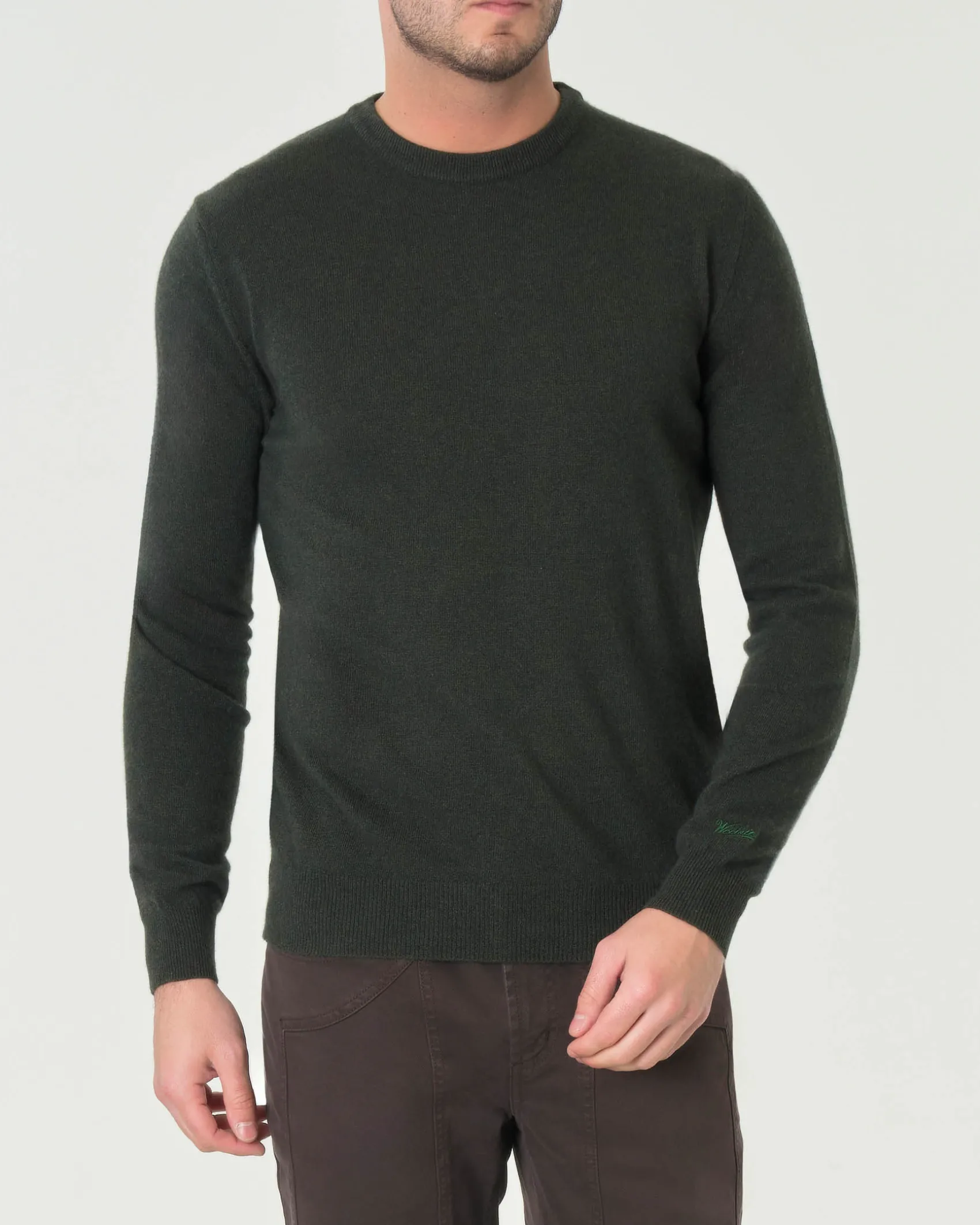 Maglia girocollo Woolrich verde militare in lambswool di pura lana con logo ricamato sul polso
