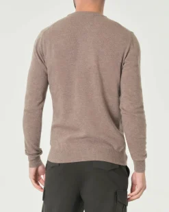 Maglia girocollo Woolrich color noce in lambswool di pura lana con logo ricamato sul polso