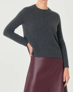 Maglia grigio antracite in cashmere con scollo tondo e spacchetti laterali