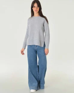 Maglia grigio melange in pura lana con lavorazione cardata verticale