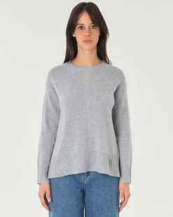Maglia grigio melange in pura lana con lavorazione cardata verticale