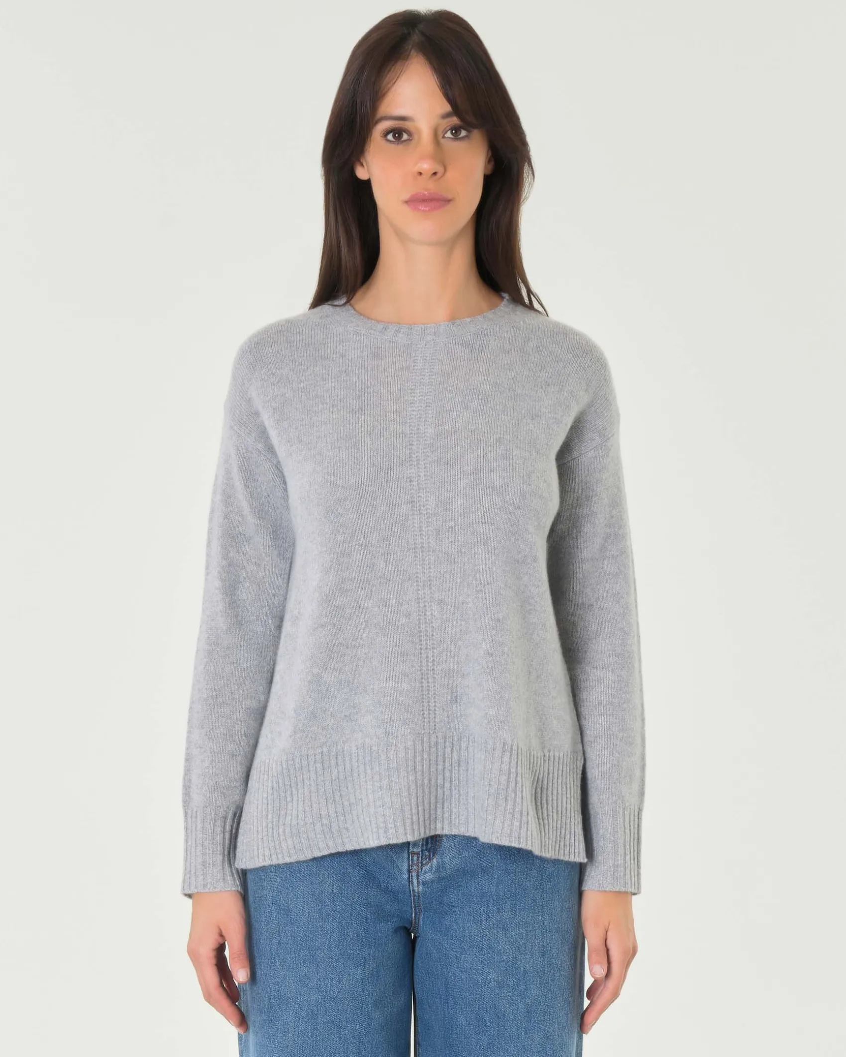 Maglia grigio melange in pura lana con lavorazione cardata verticale