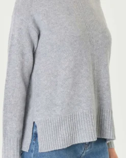 Maglia grigio melange in pura lana con lavorazione cardata verticale