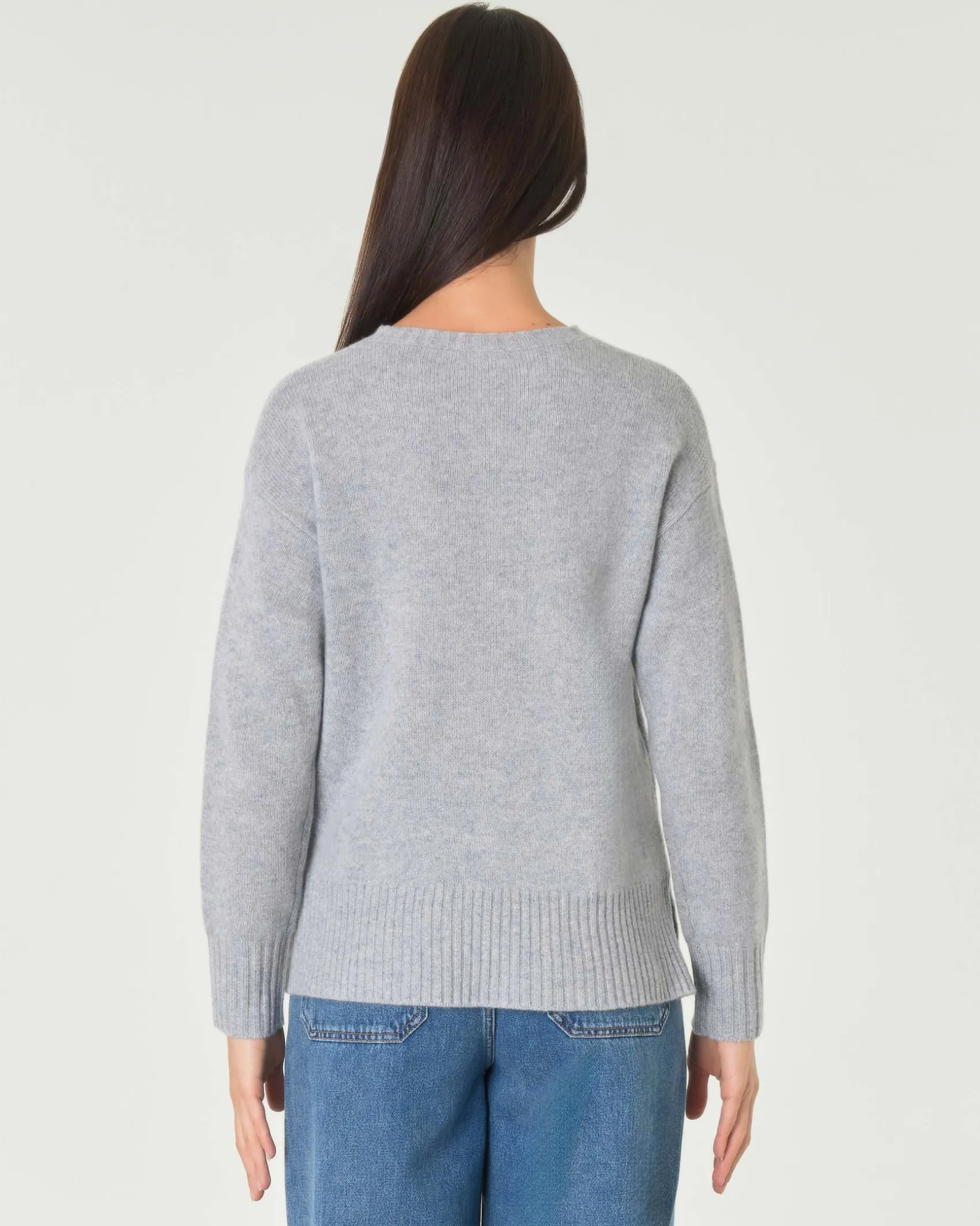 Maglia grigio melange in pura lana con lavorazione cardata verticale