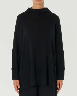 Maglia nera lunga con collo a cratere in lana merino con cucitura trasversale fronte e retro