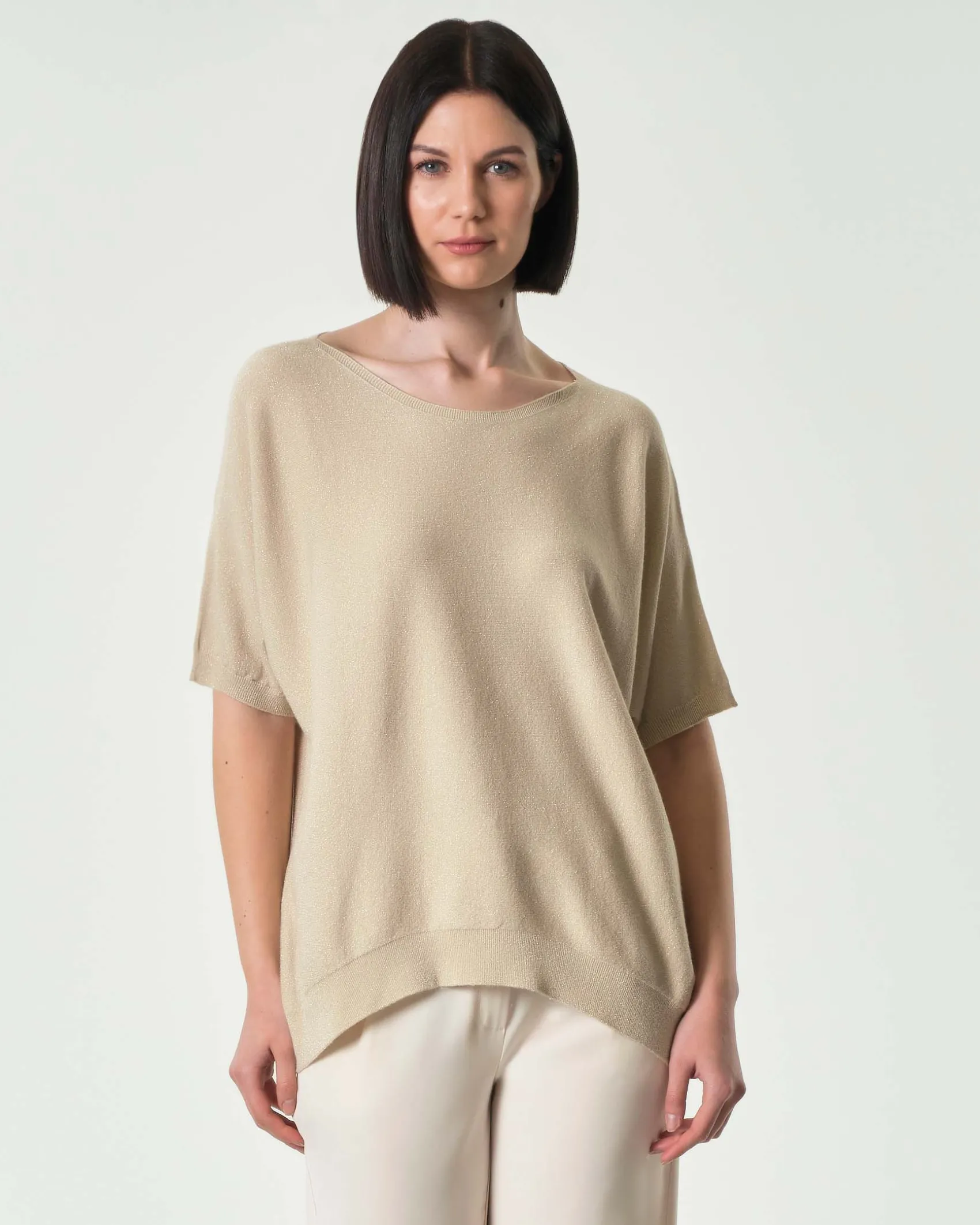 Maglia over color oro in misto viscosa con inserti in lurex e maniche al gomito