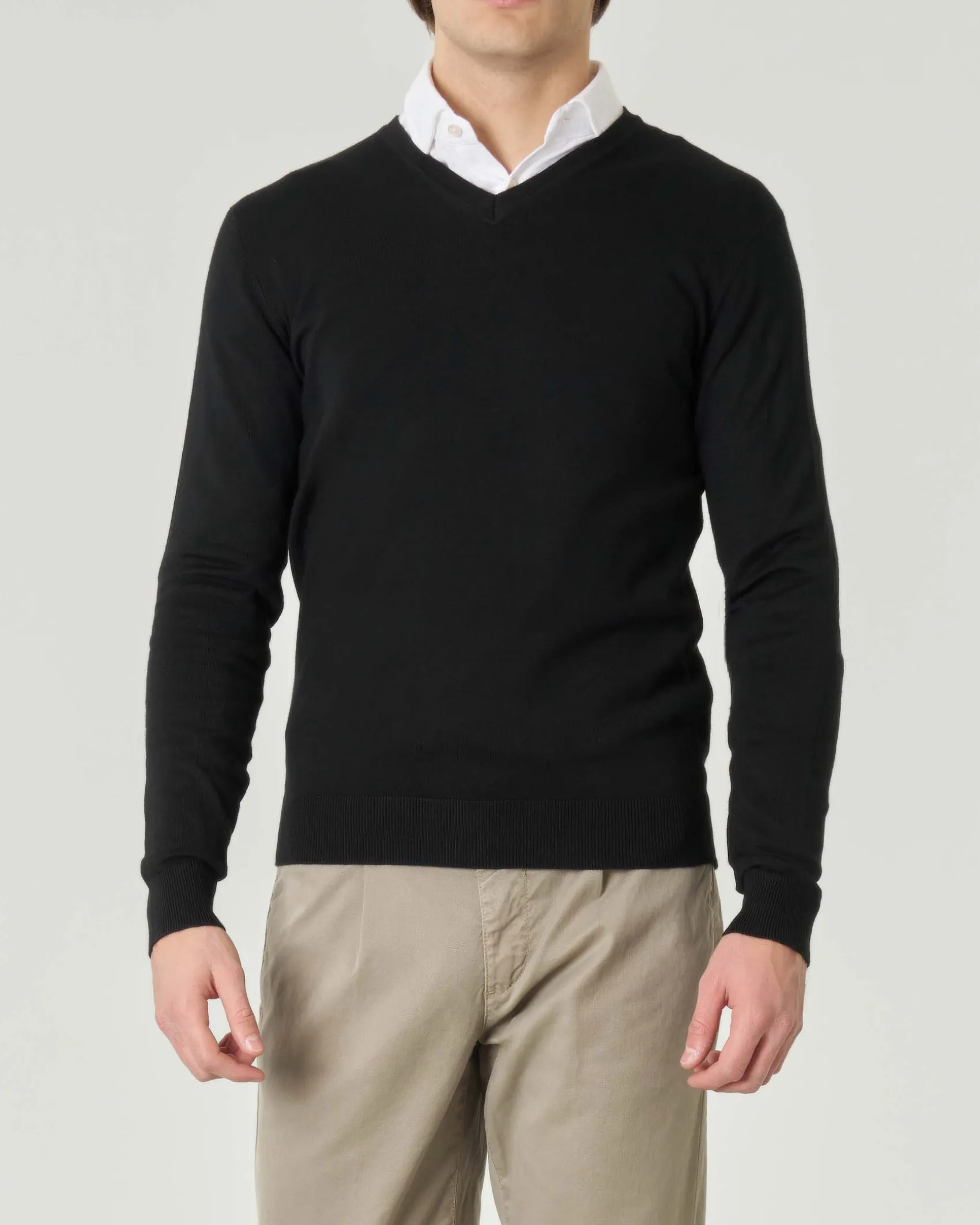 Maglia Paul Baker nera scollo a V tinta unita