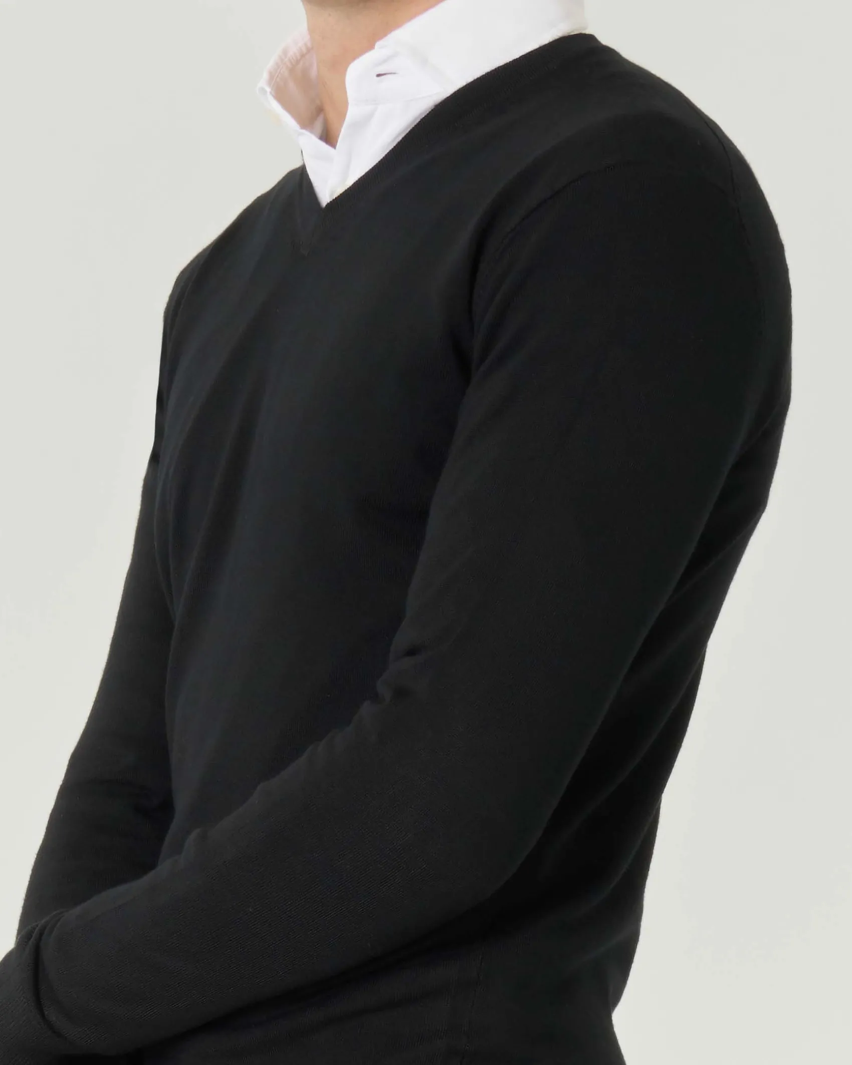 Maglia Paul Baker nera scollo a V tinta unita