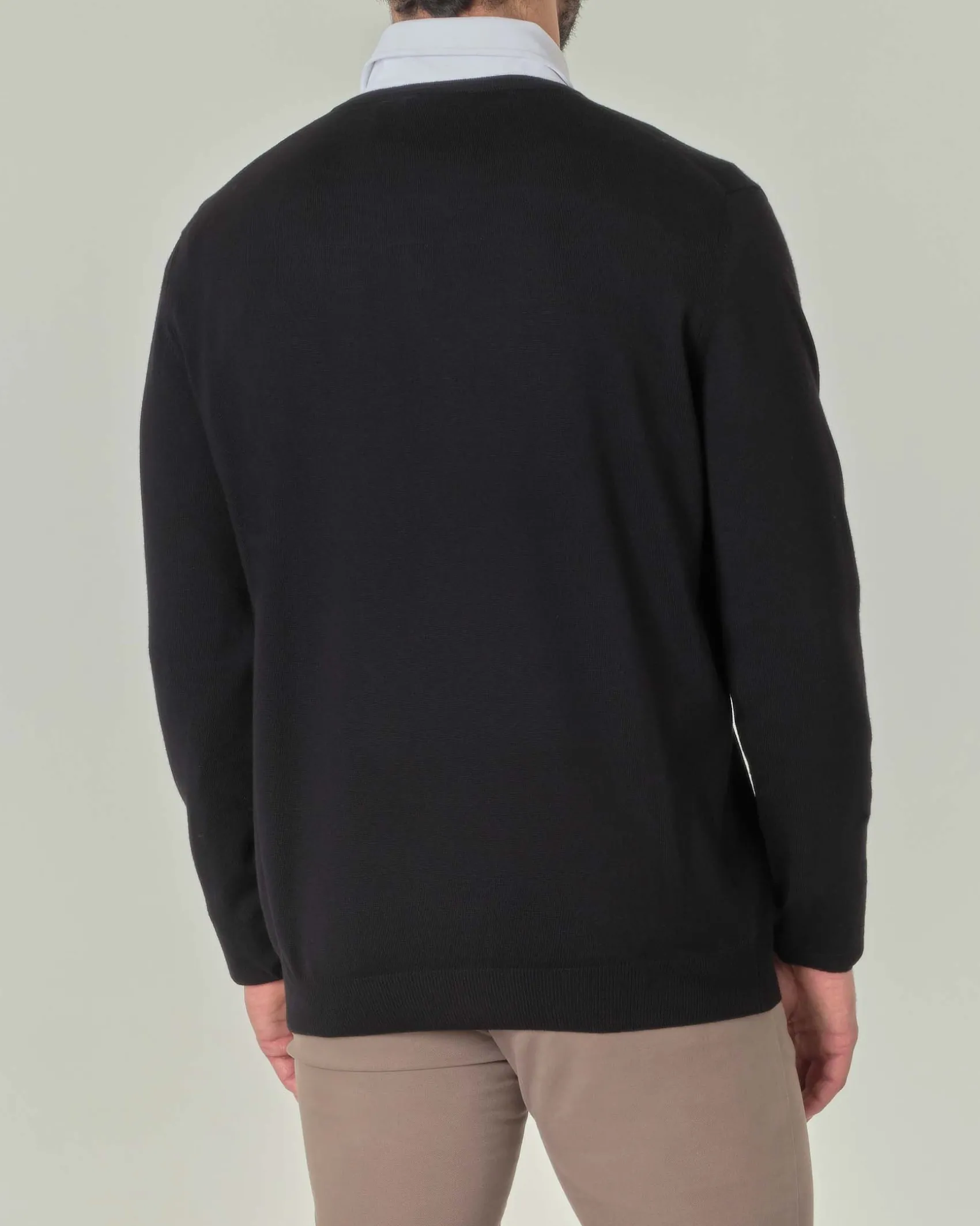 Maglia Pellizzari con scollo a V nera in pura lana merino