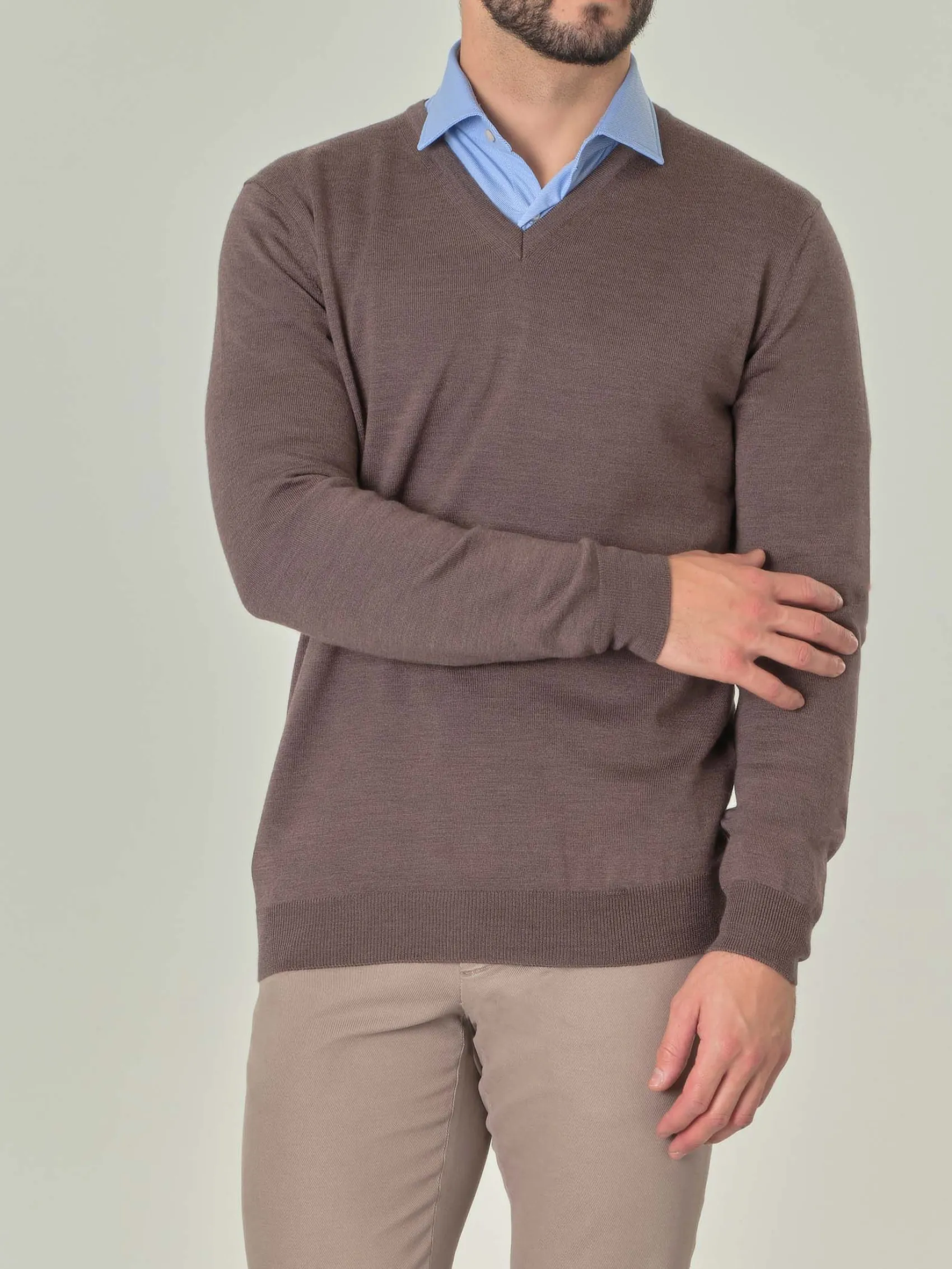 Maglia Pellizzari con scollo a V color noce in pura lana merino