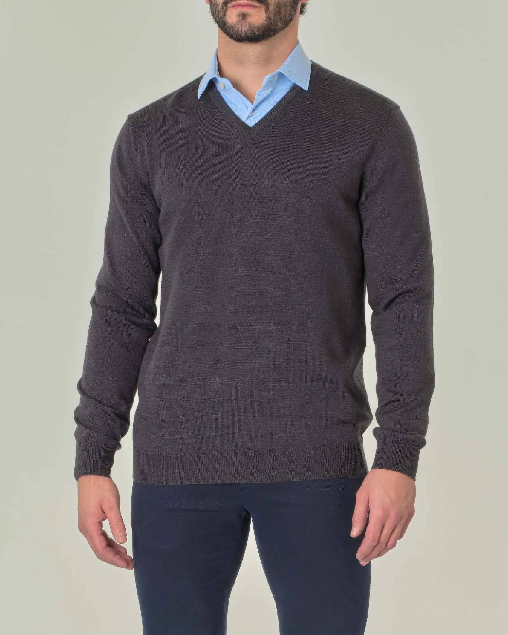 Maglia Pellizzari con scollo a V grigio antracite in pura lana merino