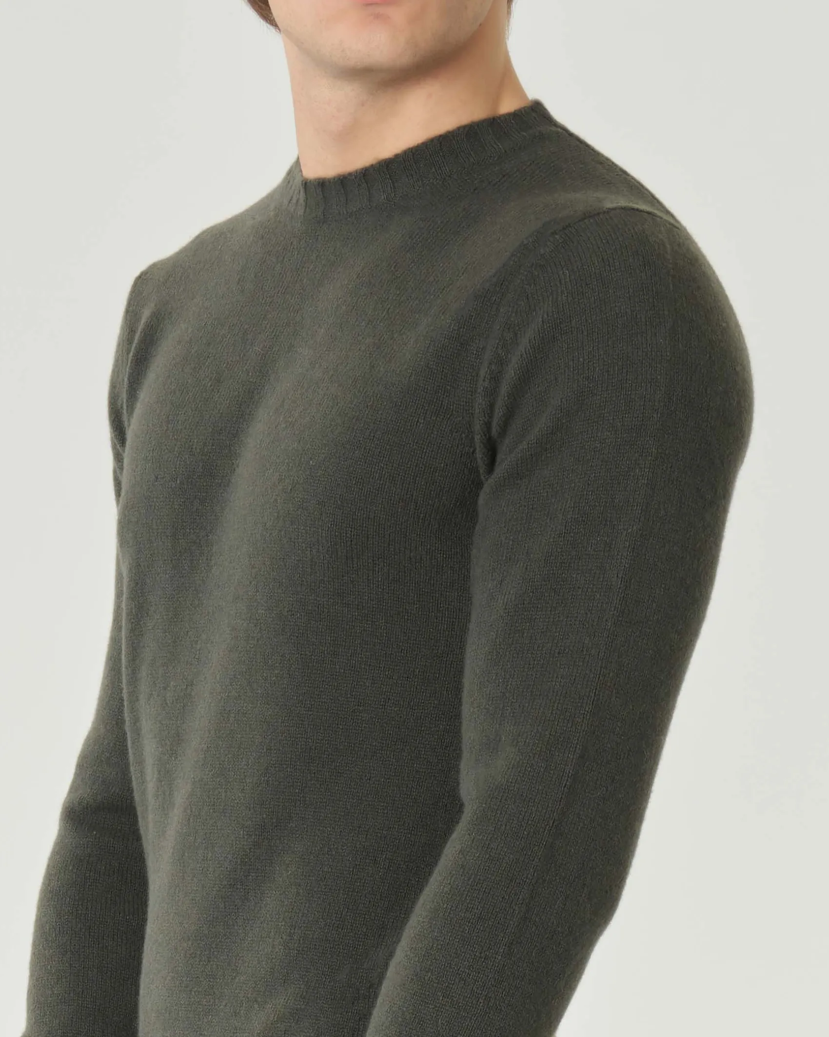 Maglia Pellizzari girocollo verde bosco in misto lana e cachemire finezza 7