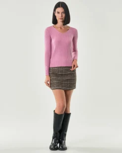 Maglia rosa bubble Hlo! in misto viscosa a coste piatte con scollo a V e bottoncini lungo i polsini
