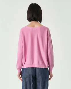 Maglia rosa bubble in misto viscosa con inserti in lurex oro e scollo a barchetta