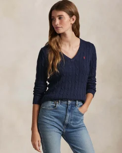 Maglioncino blu Polo Ralph Lauren in pima cotton a trecce con scollo a V e logo ricamato sul petto