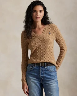 Maglioncino color cammello Polo Ralph Lauren in lana e cashmere a trecce con scollo a V e logo ricamato sul petto