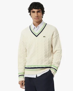 Maglione Lacoste panna in lana a trecce con scollo a V e righe in contrasto