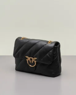 Maxi Love Bag Puff nera in nappa con motivo matelassè obliquo e fibbi dorata Love Birds