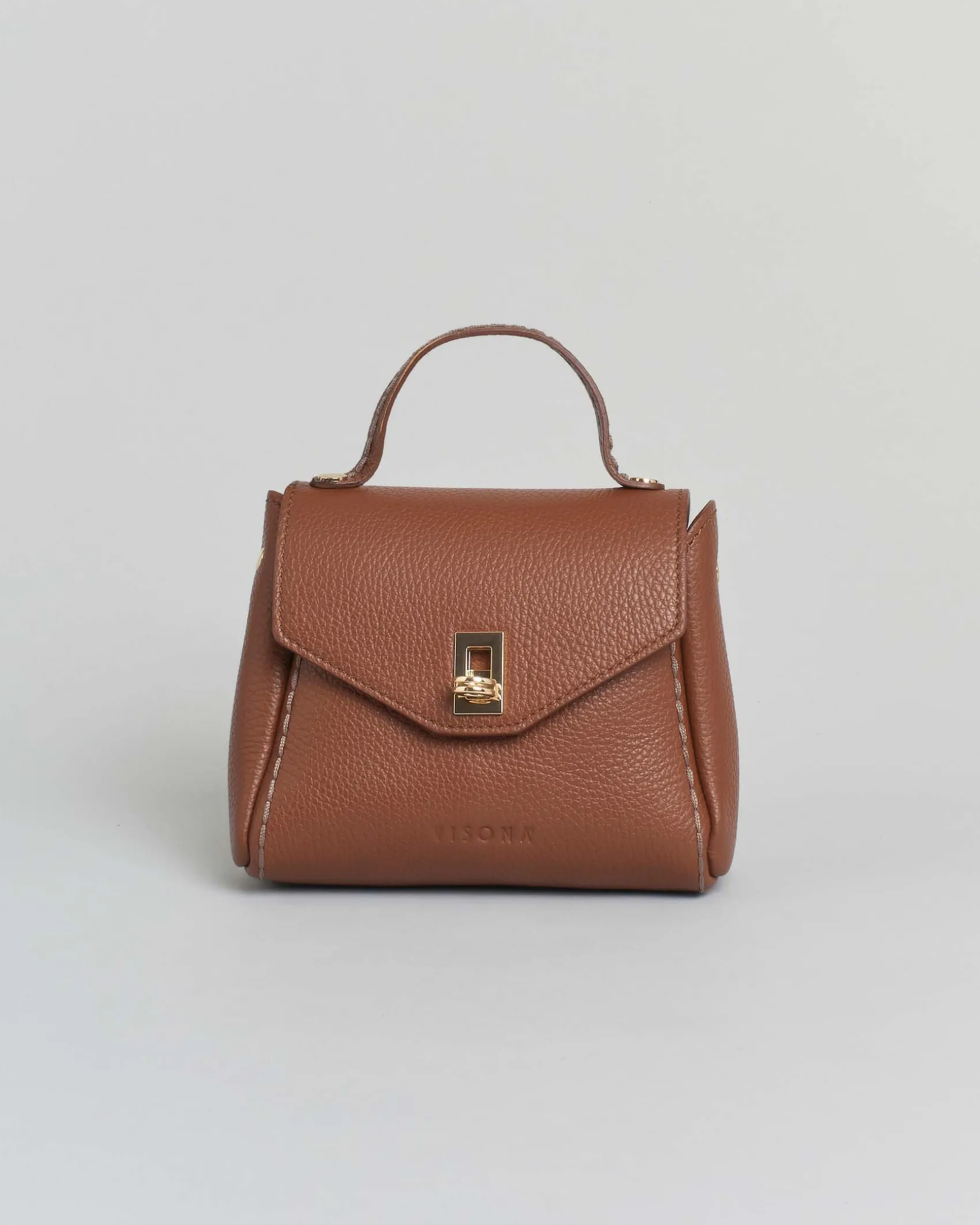 Mini bag Visonà color cuoio in pelle martellata con impunture e patta di chiusura