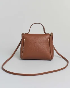 Mini bag Visonà color cuoio in pelle martellata con impunture e patta di chiusura
