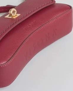Mini bag Visonà rossa dalla forma allungata in pelle martellata con impunture e patta di chiusura