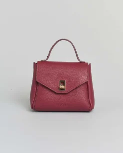 Mini bag Visonà rossa in pelle martellata con impunture e patta di chiusura