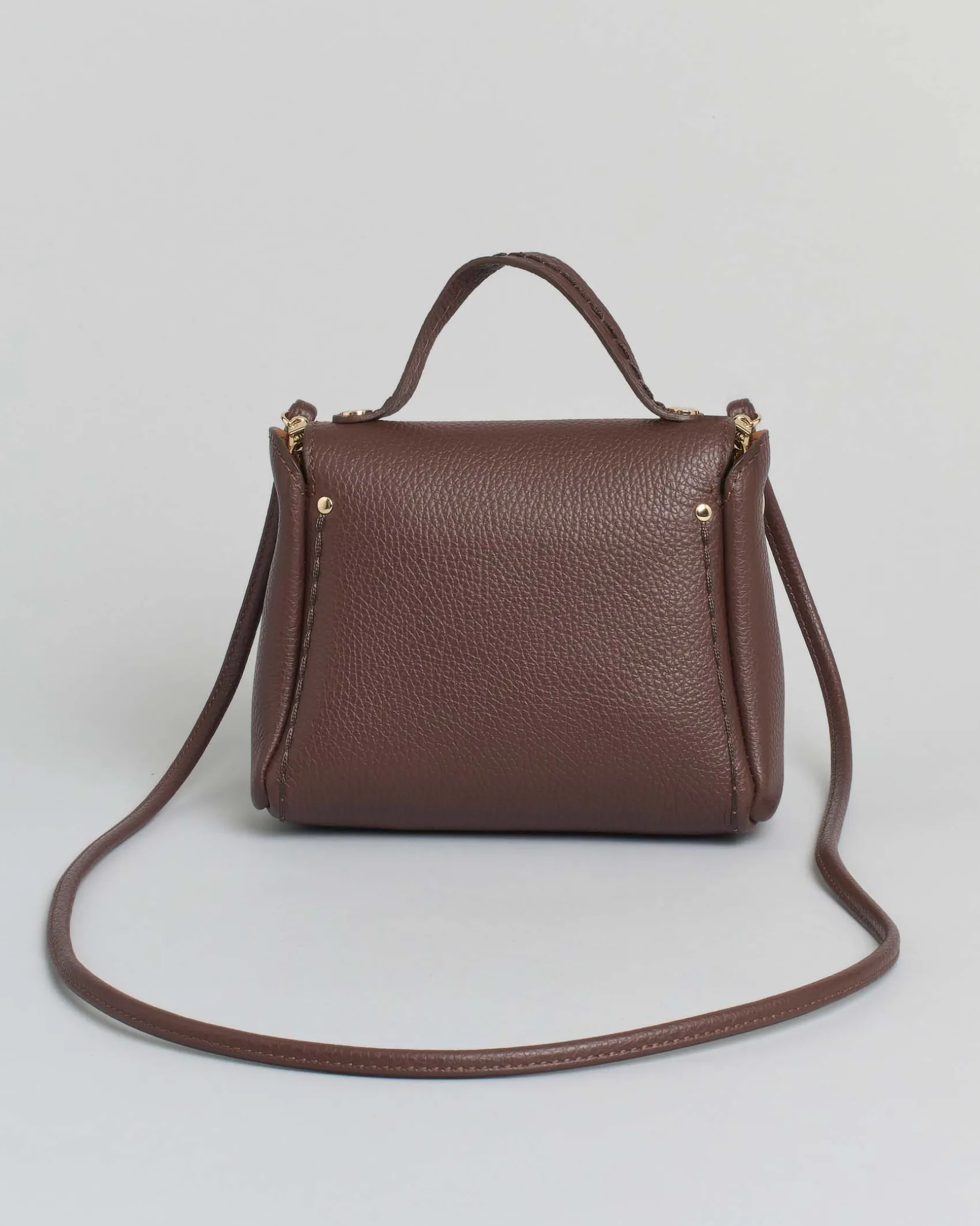 Mini bag Visonà testa moro in pelle martellata con impunture e patta di chiusura