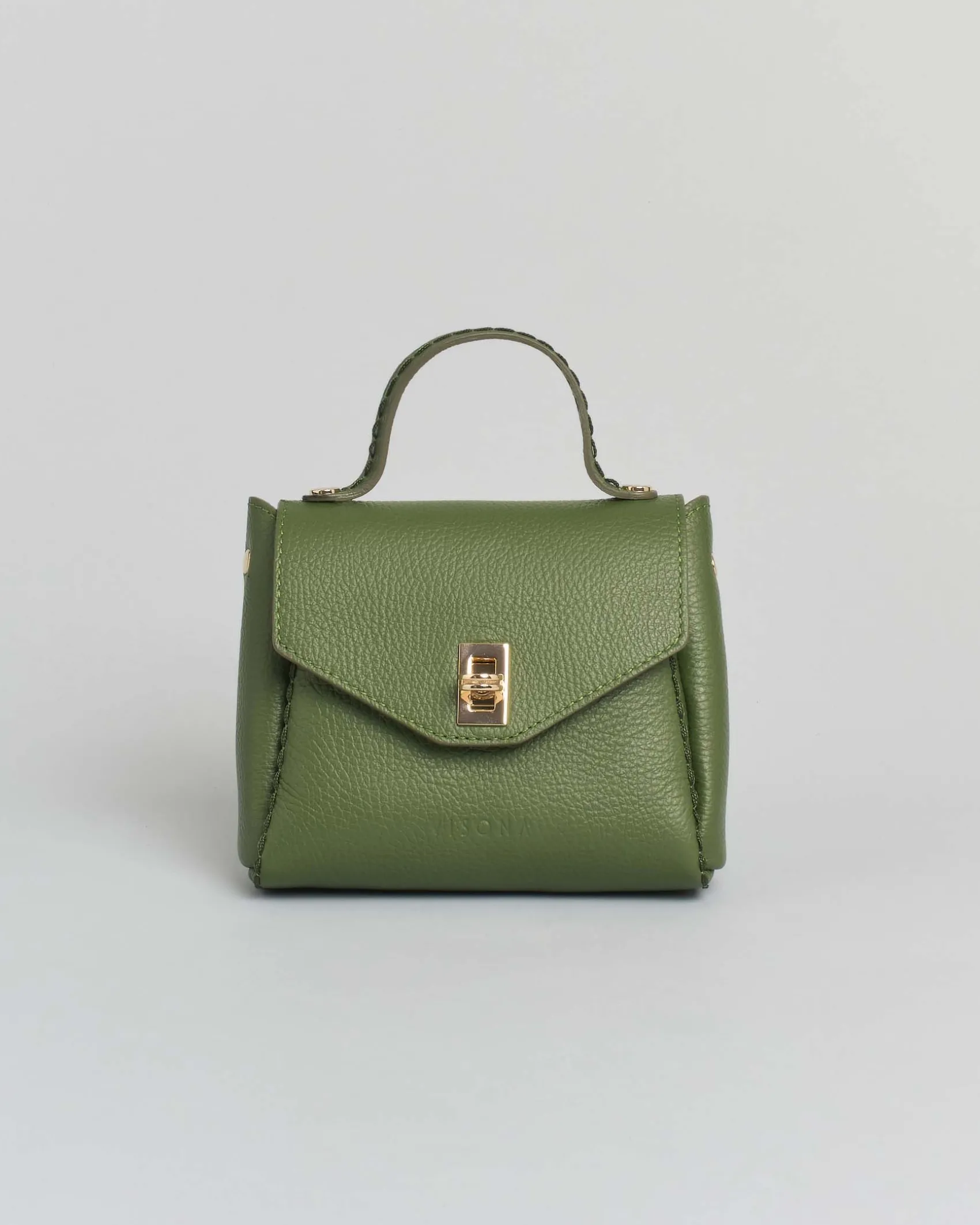 Mini bag Visonà verde in pelle martellata con impunture e patta di chiusura