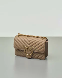Mini Classic Bag Chevron in pelle color tortora con fibbia Love Birds dorata e tracolla a catena regolabile