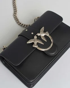 Mini Classic Love Bag One color nera in pelle liscia con fibbia Love Birds argento e tracolla a catena rimovibile