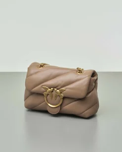 Mini Love Bag Puff nera in nappa con motivo matelassè obliquo e fibbi dorata Love Birds