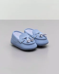 Mocassino azzurro in ecopelle con interno foderato a pois e nappine sul davanti