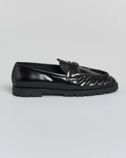 Mocassino Nora nero Pinko in pelle con design arricciato sulla mascherina e placca con logo Love Birds