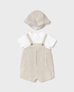 Pagliaccetto a salopette con cappellino abbinato in fantasia a righe bianche e beige