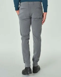 Pantalone chino Ashki.i grigio in tessuto diagonale di misto cotone e modal stretch