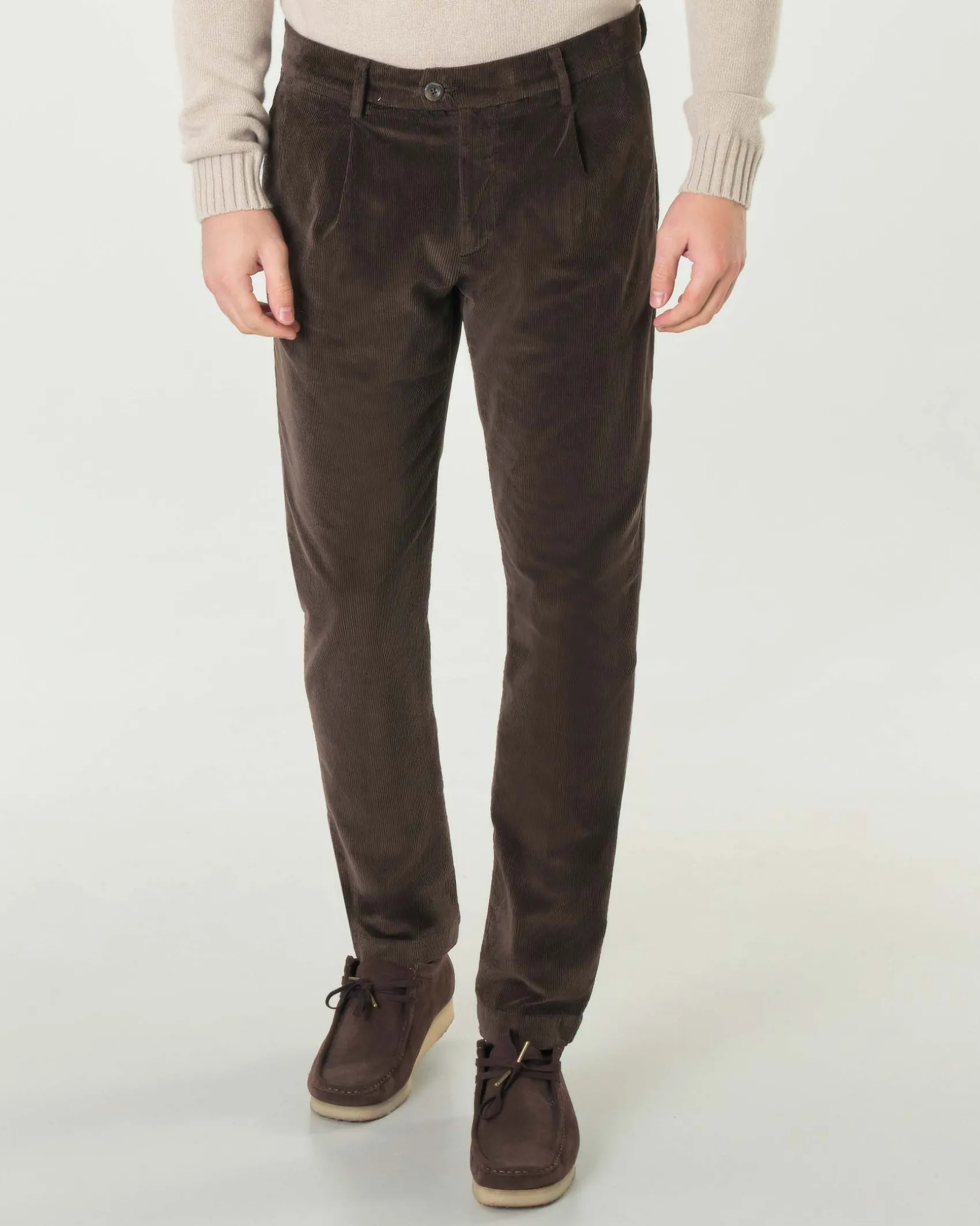 Pantalone chino Ashki.i marrone in velluto di misto cotone e modal stretch