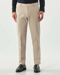 Pantalone chino Boss Kaiton beige in twill di cotone stretch