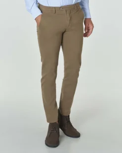 Pantalone chino Michael Coal Brad color fango in gabardina di cotone stretch