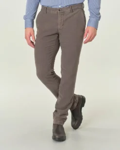 Pantalone chino Powell Levanto color fango in fustagno di cotone stretch