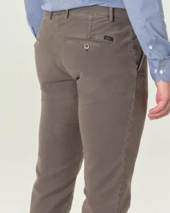 Pantalone chino Powell Levanto color fango in fustagno di cotone stretch
