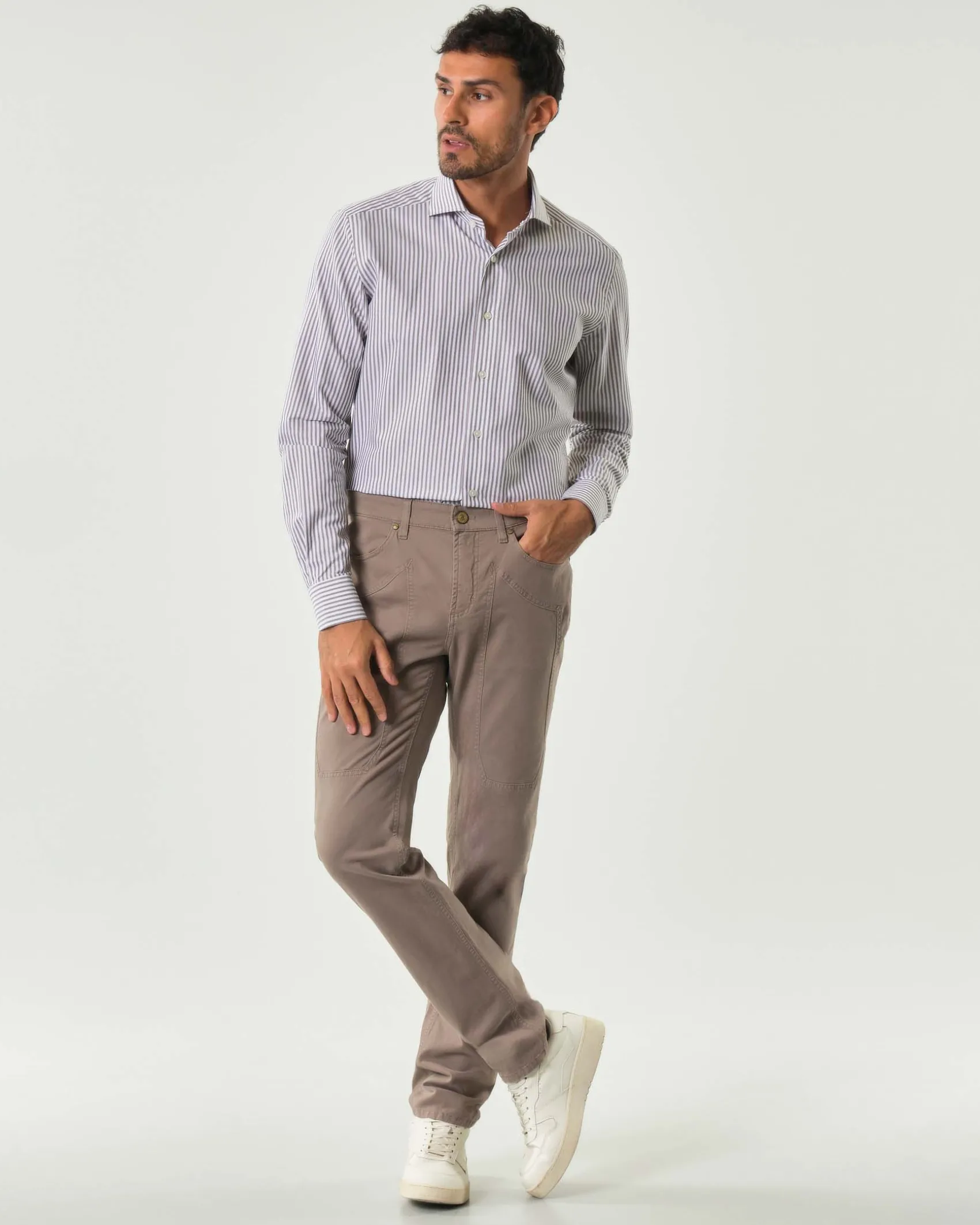 Pantalone cinque tasche Jeckerson color fango modello John in gabardina di cotone stretch con toppa