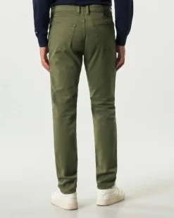 Pantalone cinque tasche Jeckerson verde militare modello John in gabardina di cotone stretch con toppa