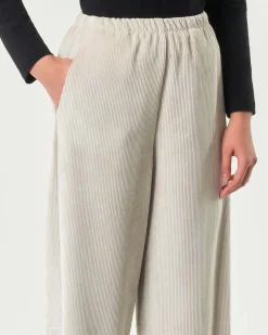 Pantaloni a pallocino Jurerê color gesso in velluto stretch a coste con elastico inserito in vita