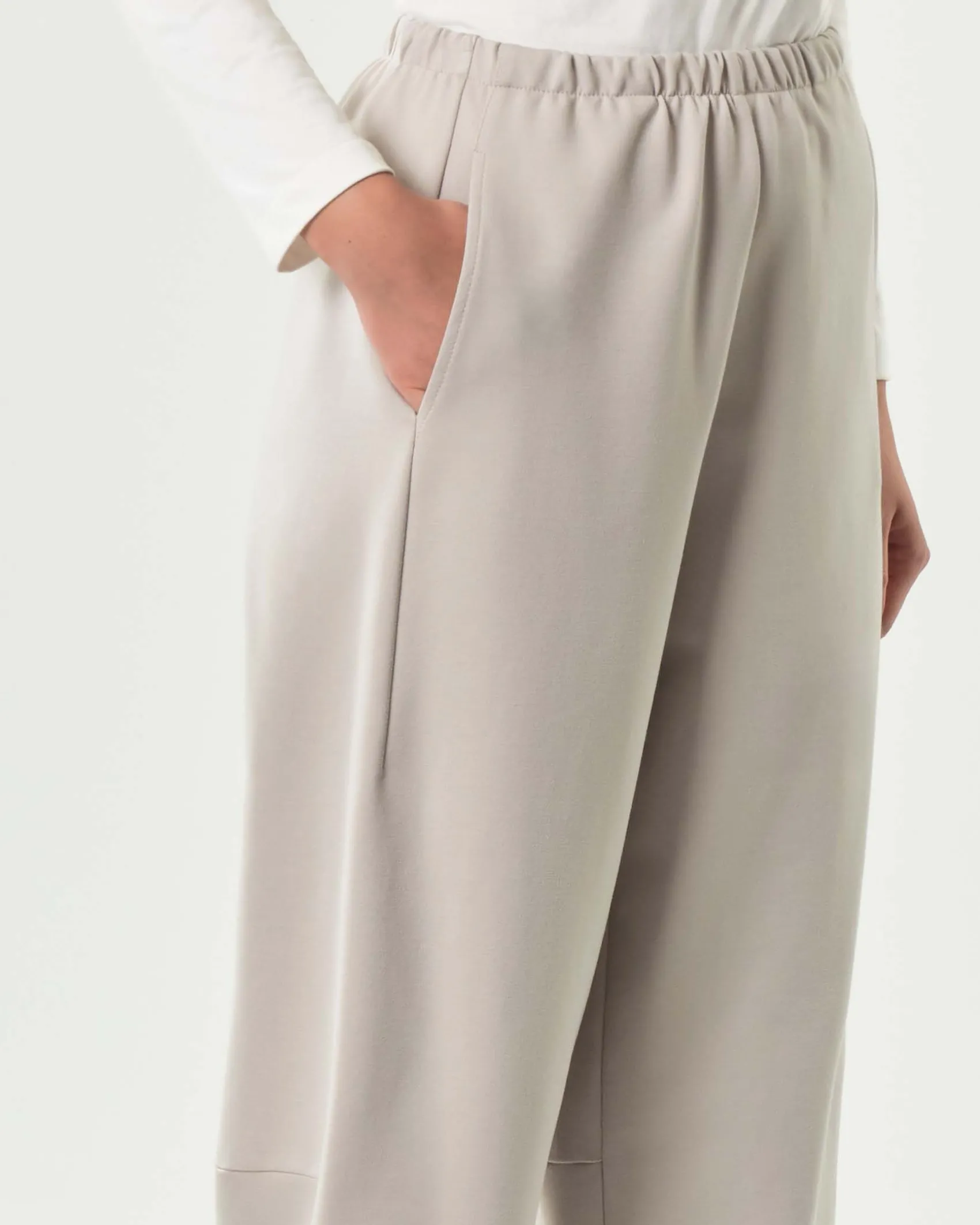 Pantaloni a pallocino Jurerê color ghiaccio in misto viscosa stretch punto Milano con elastico inserito in vita