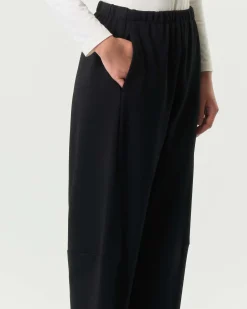 Pantaloni a pallocino Jurerê neri in tricot di misto viscosa stretch con elastico inserito in vita